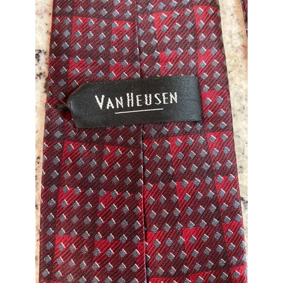 Van Heusen Mens Neck Tie Red Gray Diamonds Geometroic Work Dad Tie - Picture 6 of 7